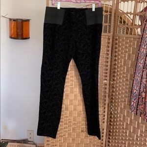 Very cute stretchy lace patterned pants